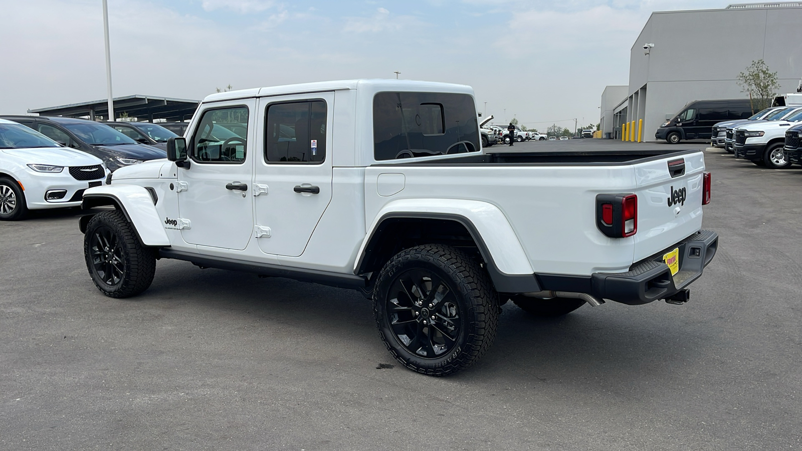 2024 Jeep Gladiator Sport/Sport S/Willys/Jeep Beach/Texas Trail 3