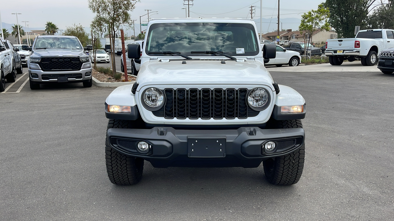 2024 Jeep Gladiator Sport/Sport S/Willys/Jeep Beach/Texas Trail 8