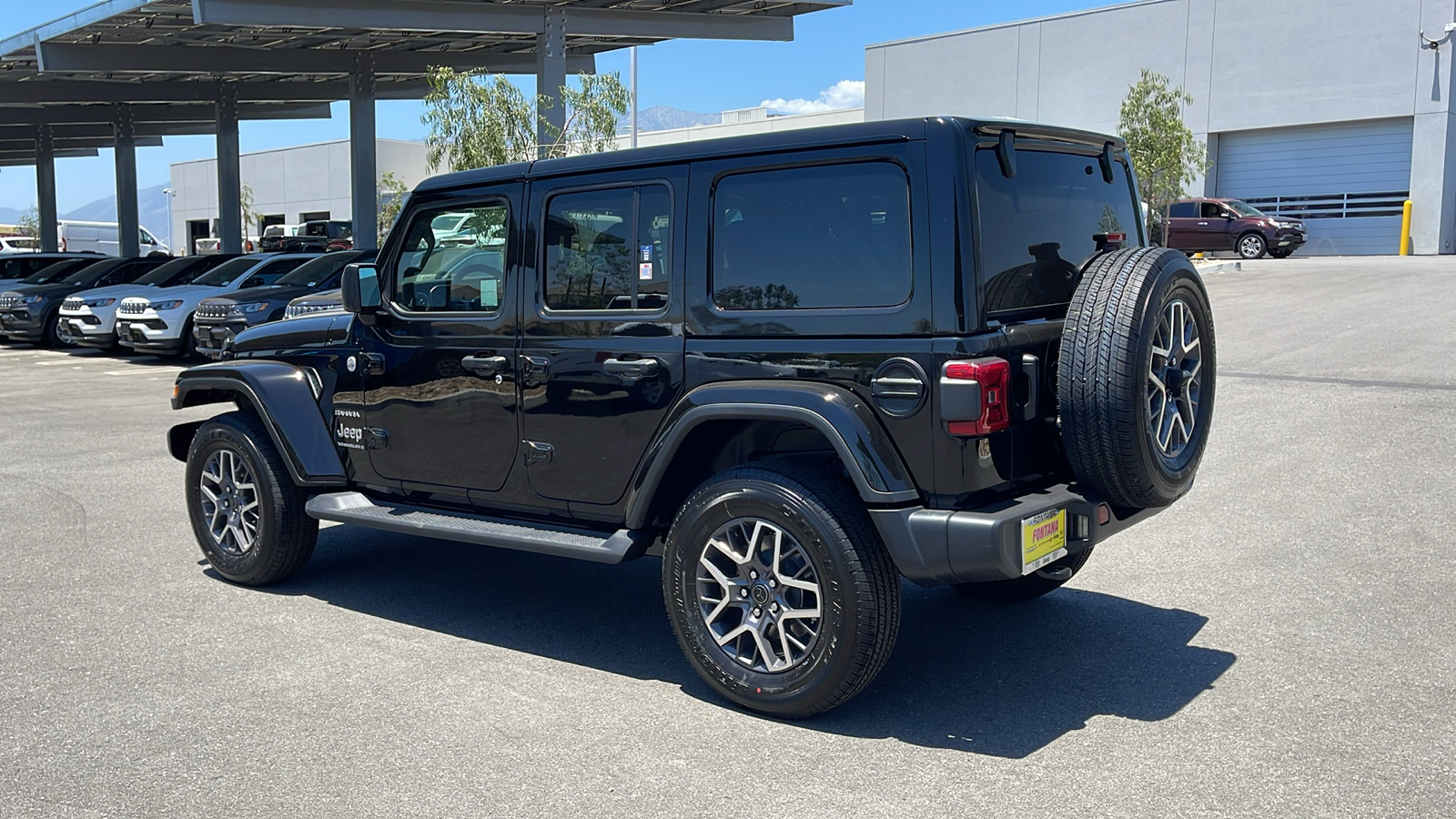 2024 Jeep Wrangler Sahara 3