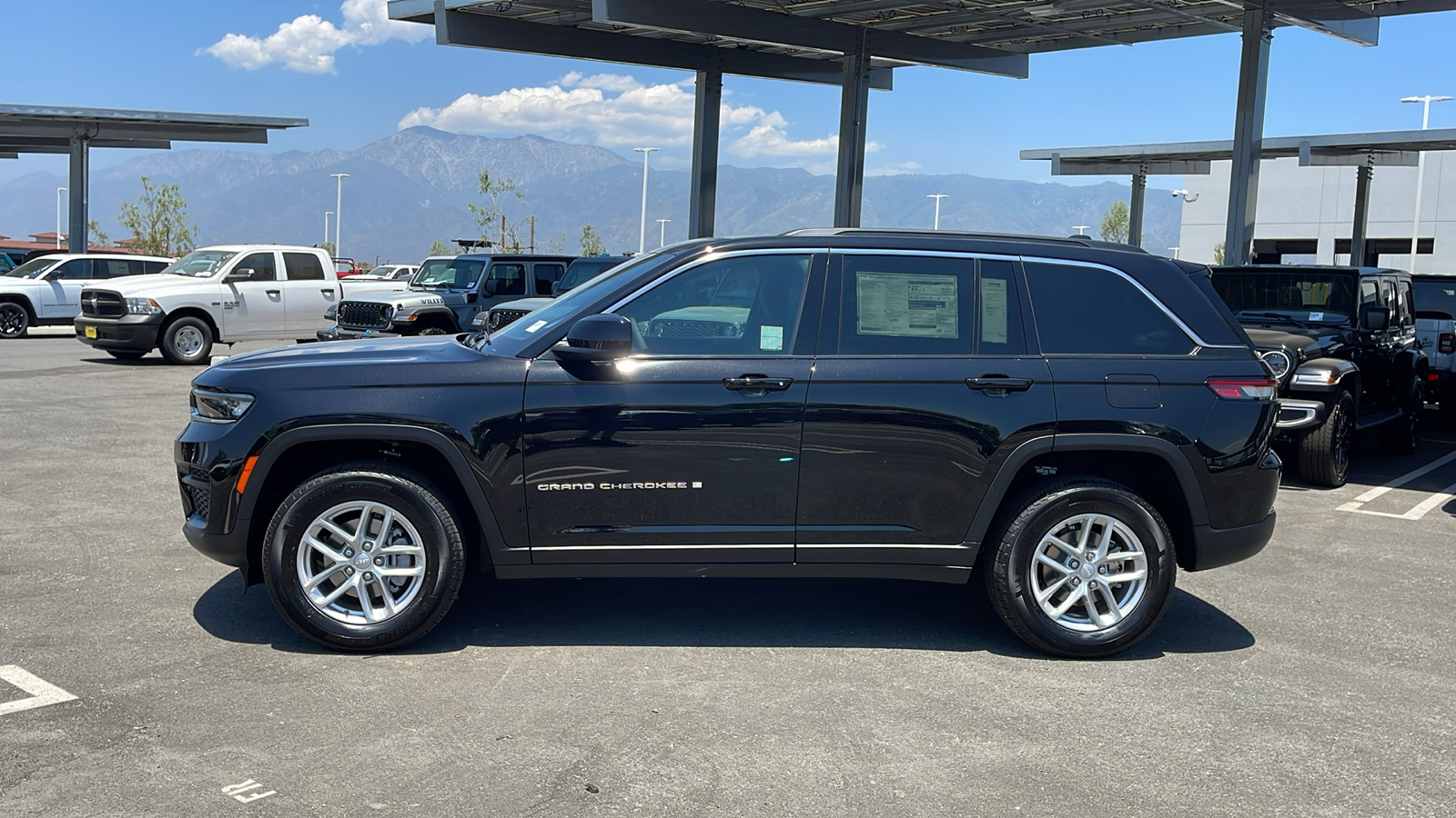 2024 Jeep Grand Cherokee Laredo X 2