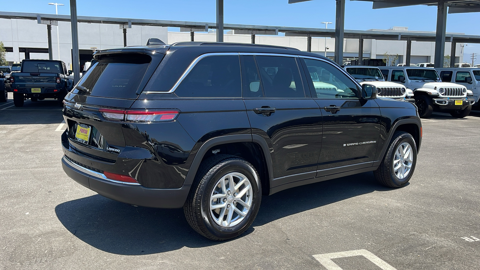 2024 Jeep Grand Cherokee Laredo X 5