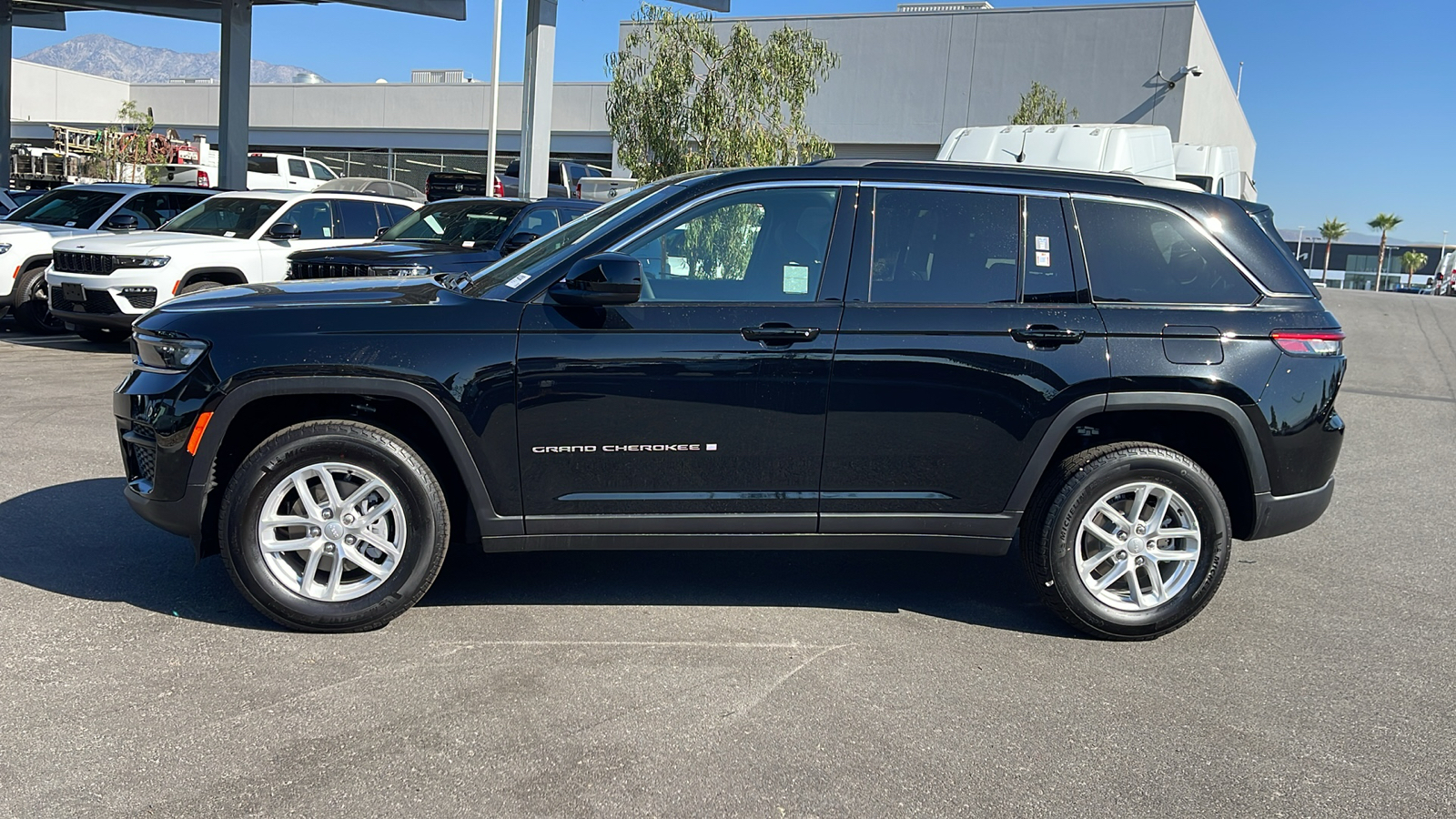 2024 Jeep Grand Cherokee Laredo X 2