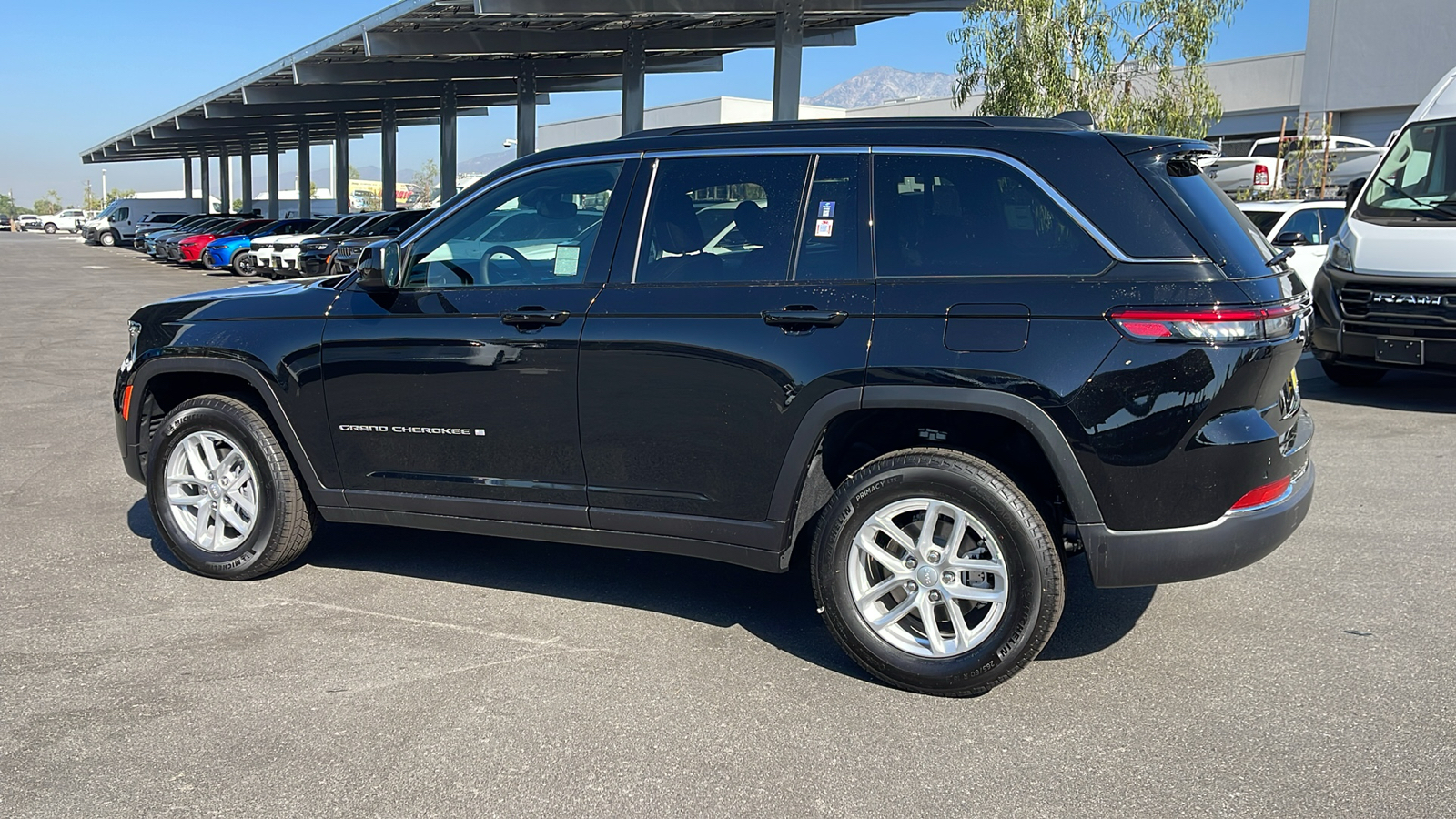 2024 Jeep Grand Cherokee Laredo X 3