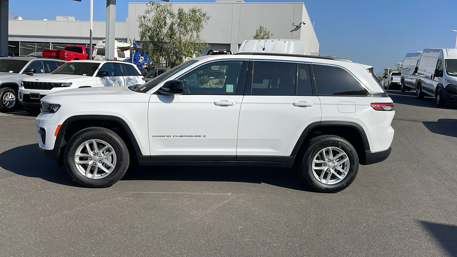 2024 Jeep Grand Cherokee Laredo X 2