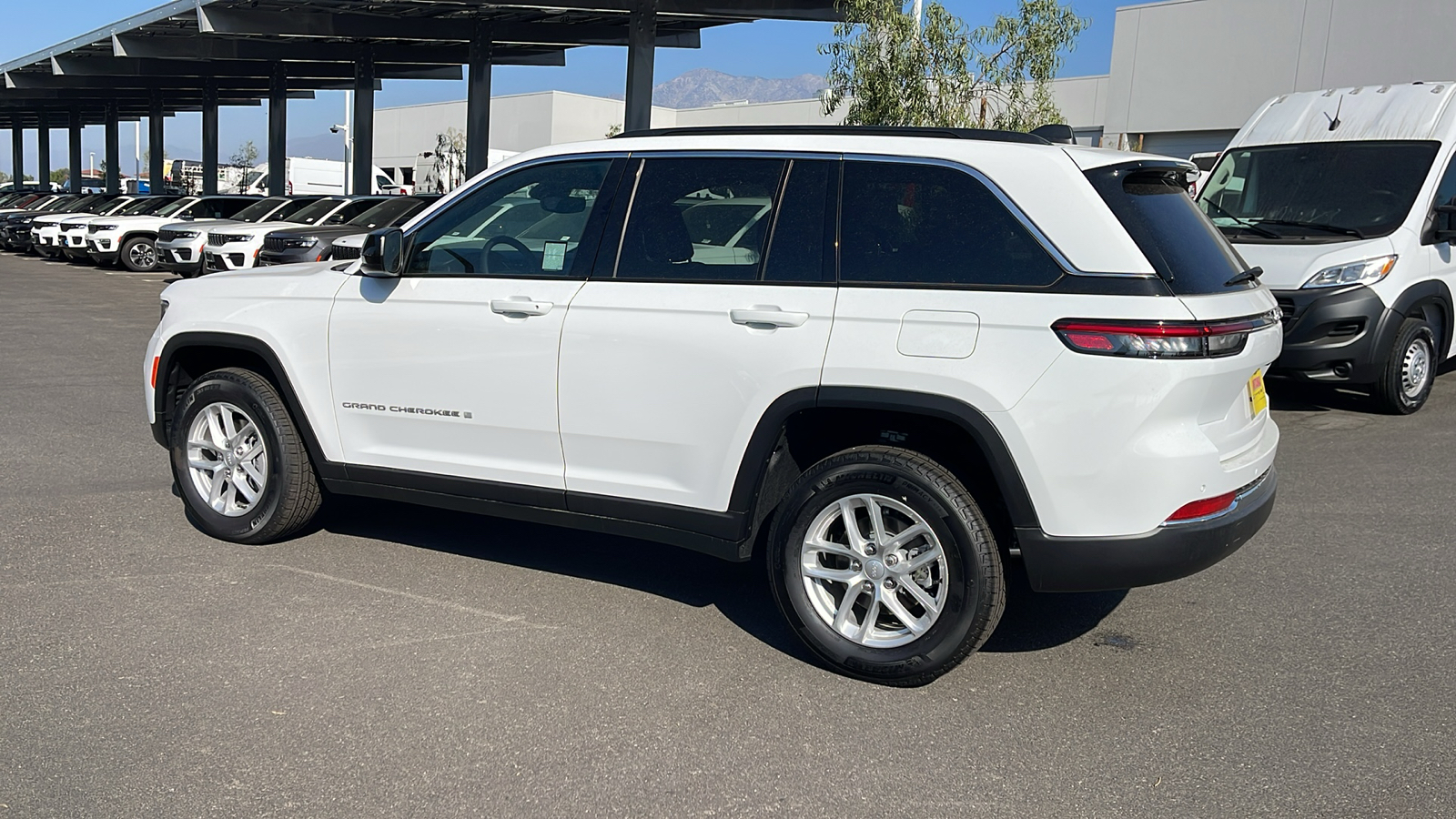 2024 Jeep Grand Cherokee Laredo X 3