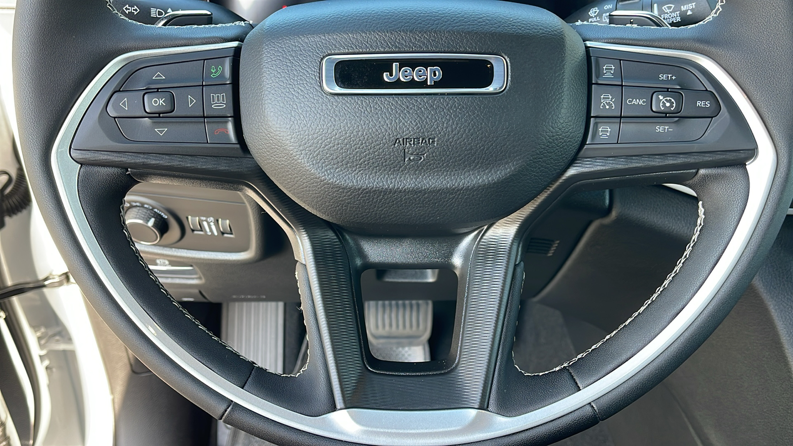 2024 Jeep Grand Cherokee Laredo X 22