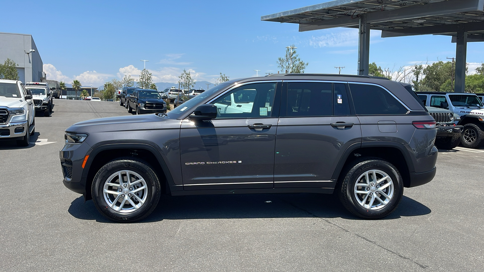 2024 Jeep Grand Cherokee Laredo X 2