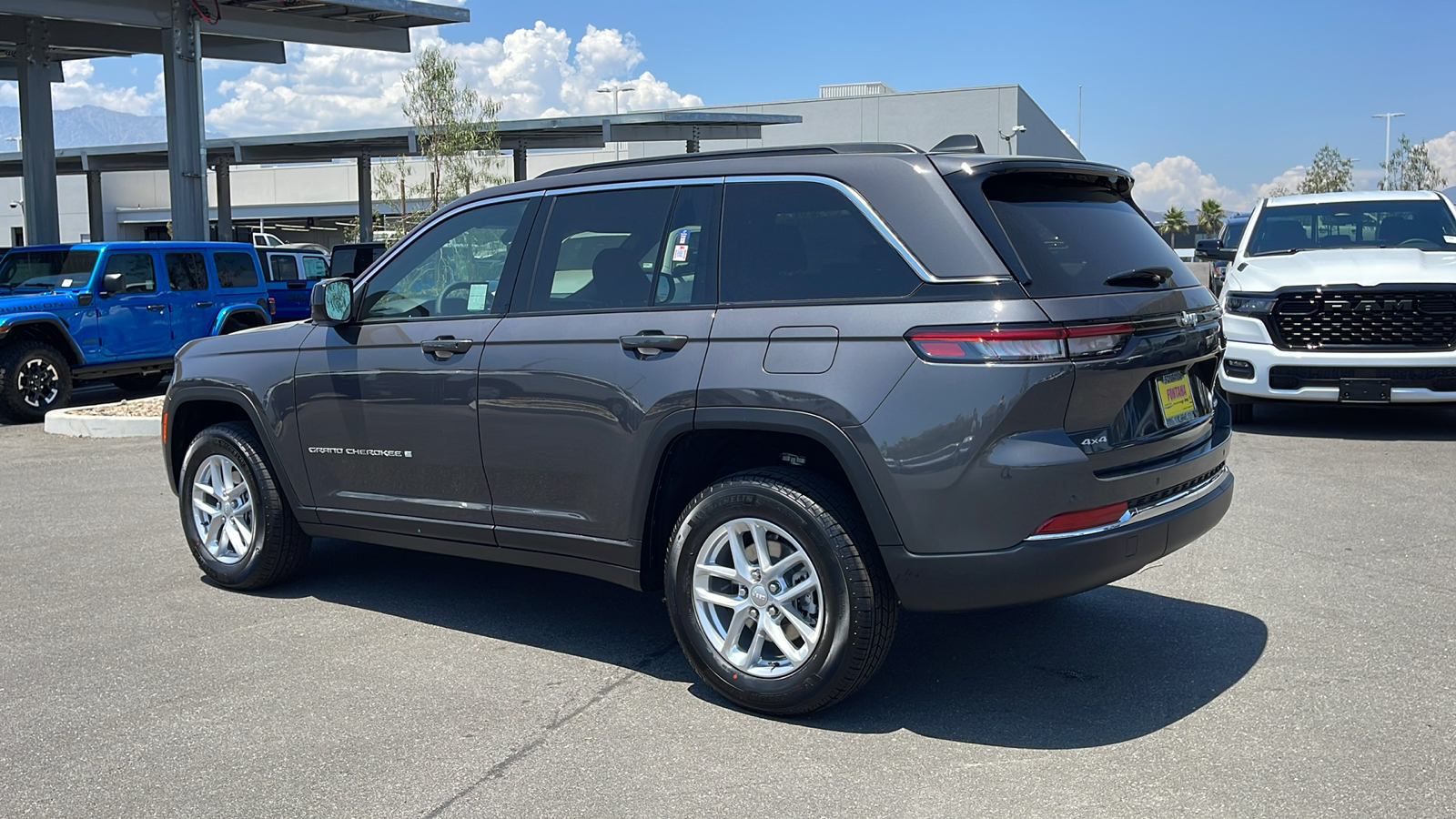 2024 Jeep Grand Cherokee Laredo X 3