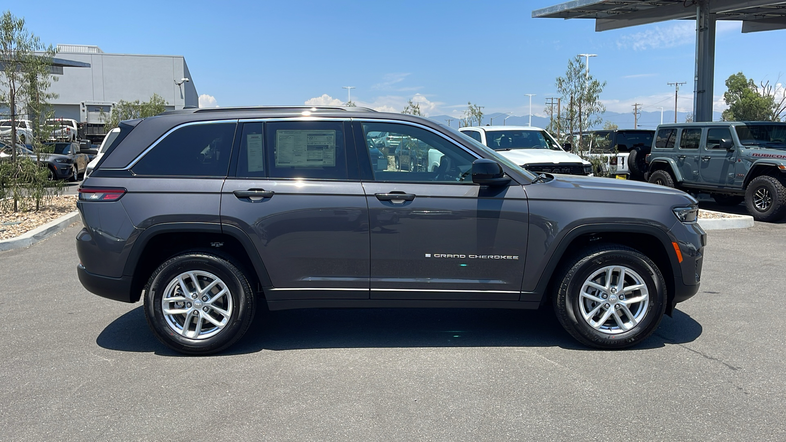 2024 Jeep Grand Cherokee Laredo X 6