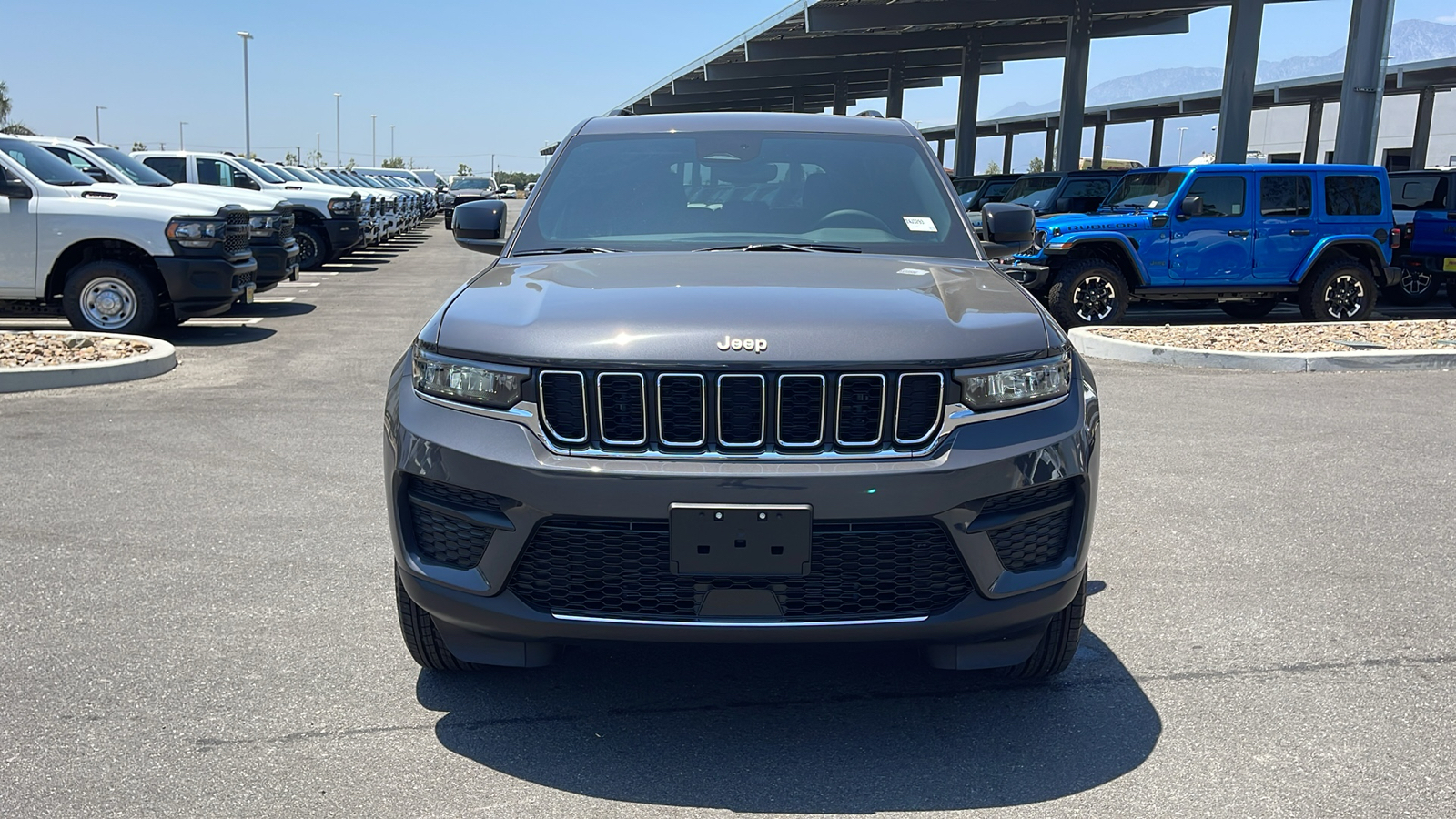 2024 Jeep Grand Cherokee Laredo X 8