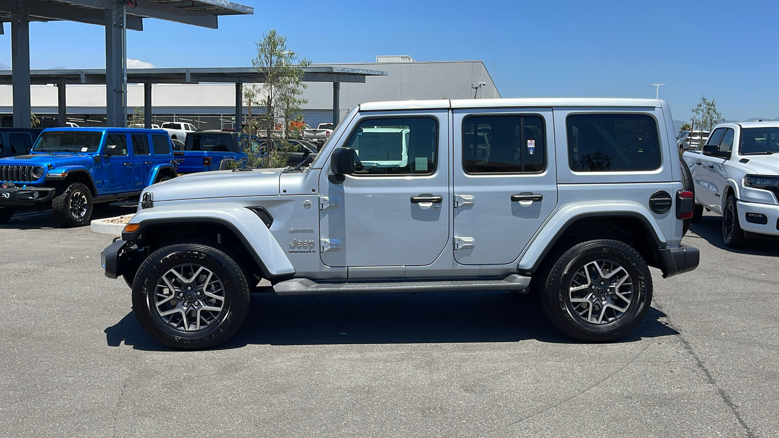 2024 Jeep Wrangler Sahara 2