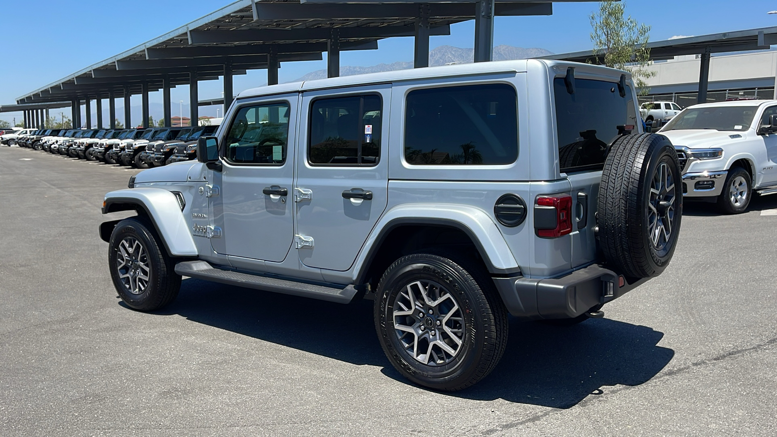 2024 Jeep Wrangler Sahara 3