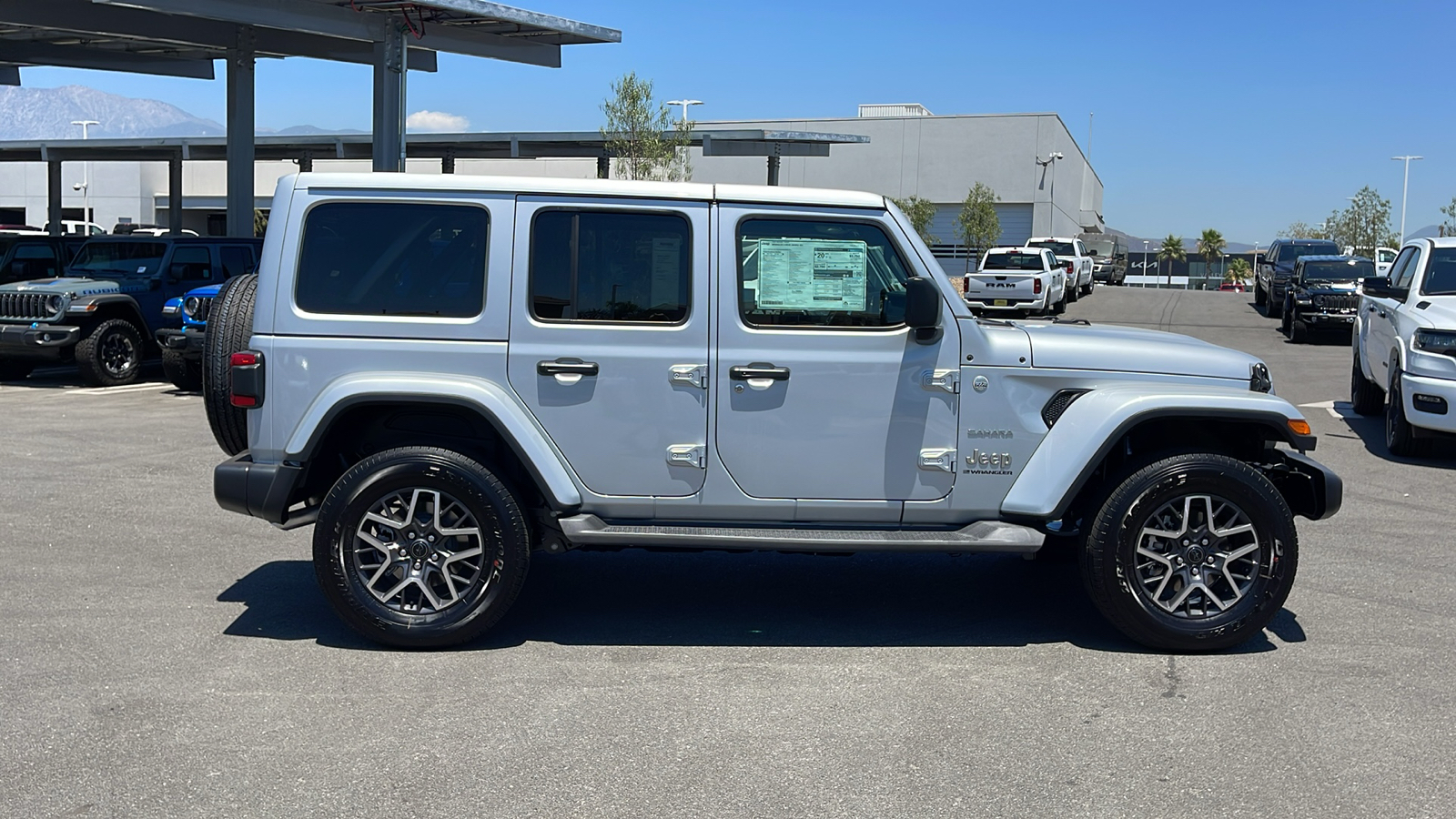 2024 Jeep Wrangler Sahara 6