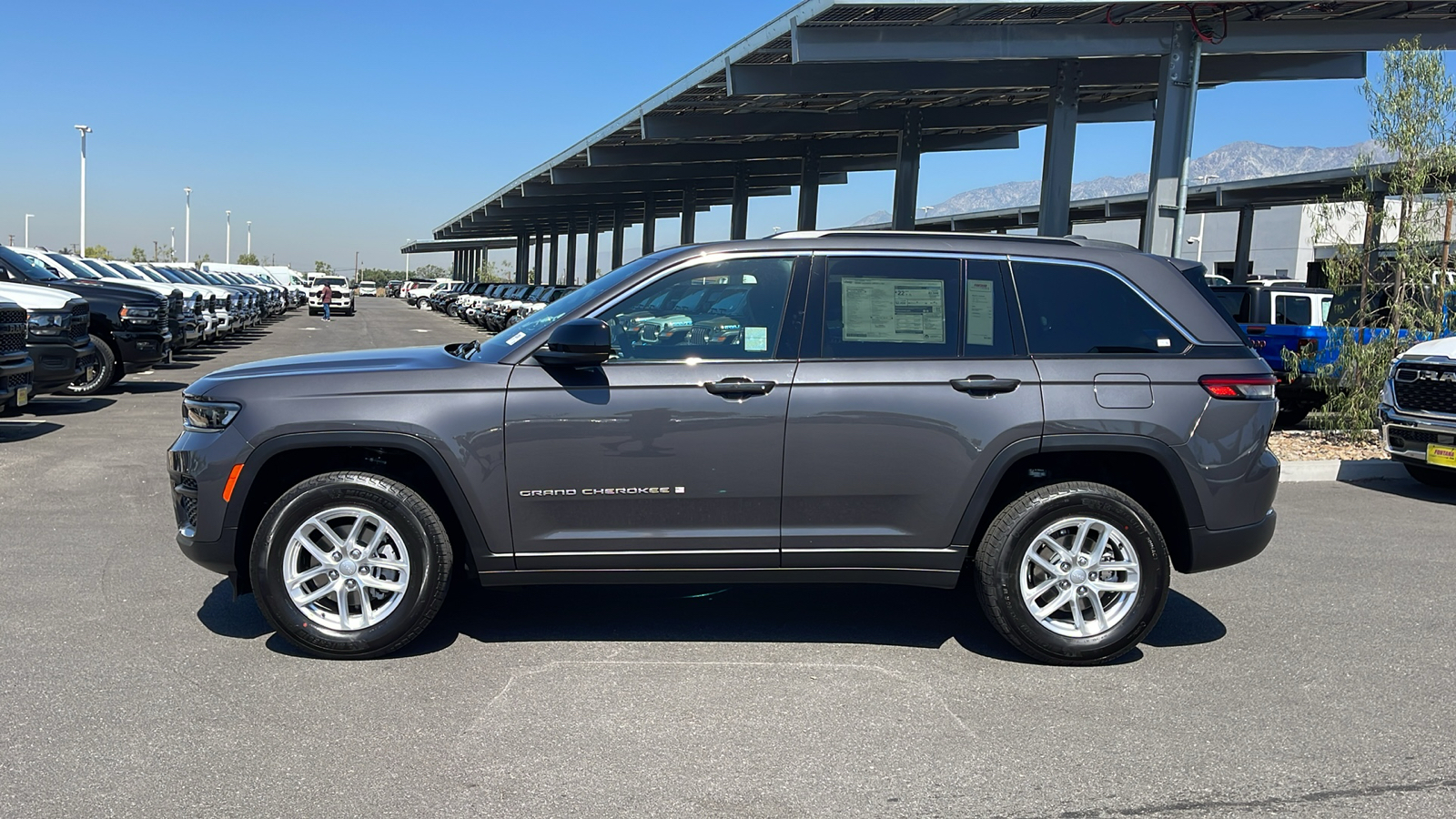 2024 Jeep Grand Cherokee Laredo X 2