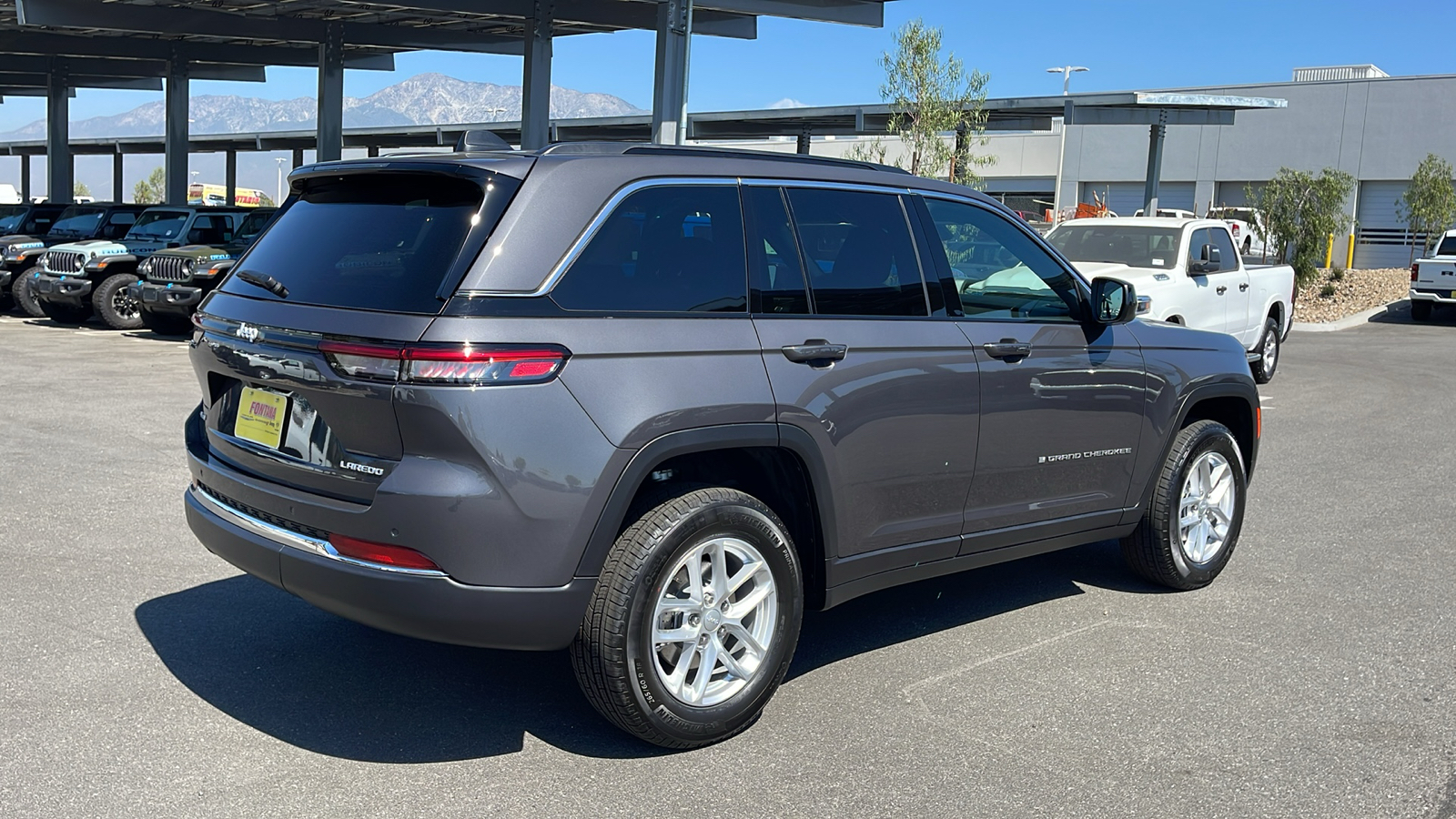 2024 Jeep Grand Cherokee Laredo X 5