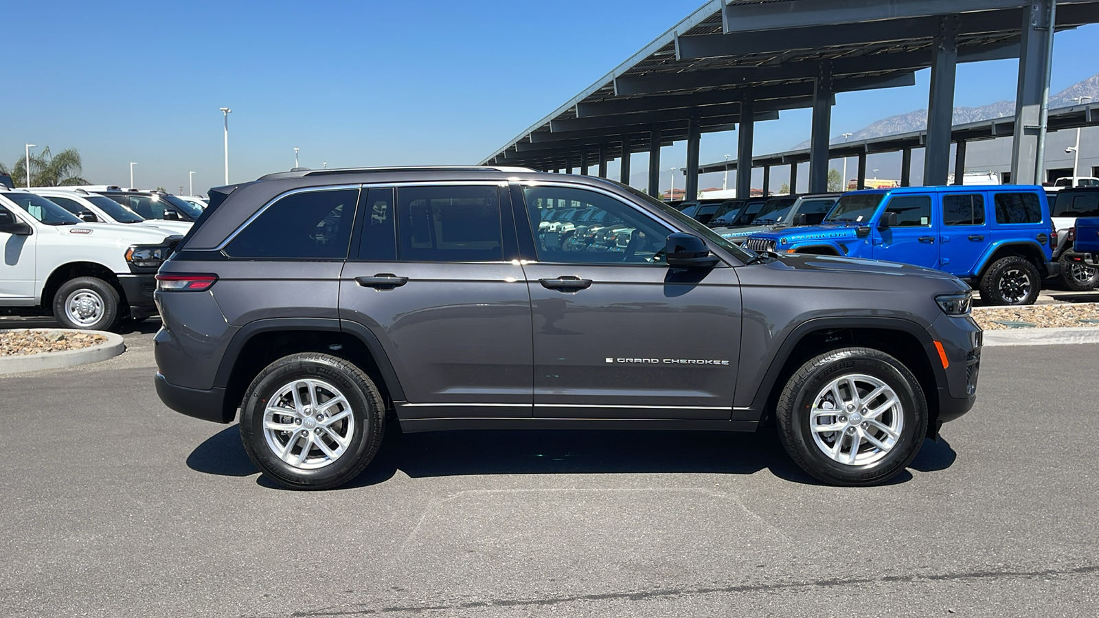 2024 Jeep Grand Cherokee Laredo X 6