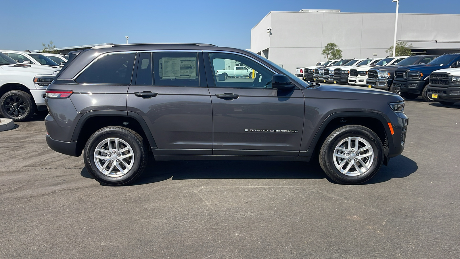 2024 Jeep Grand Cherokee Laredo X 6