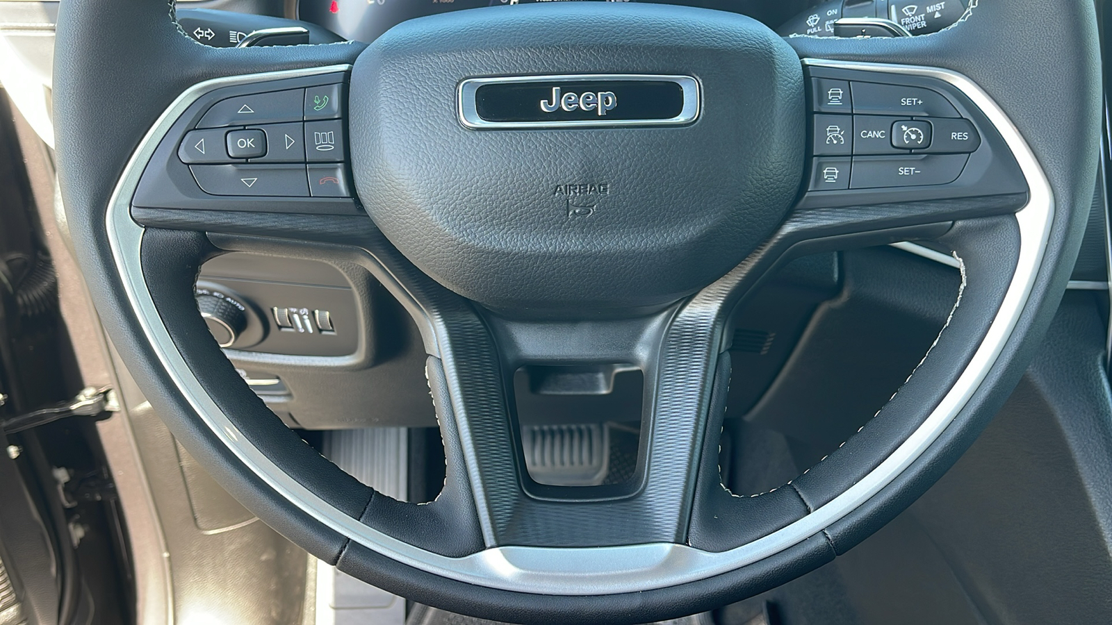 2024 Jeep Grand Cherokee Laredo X 22