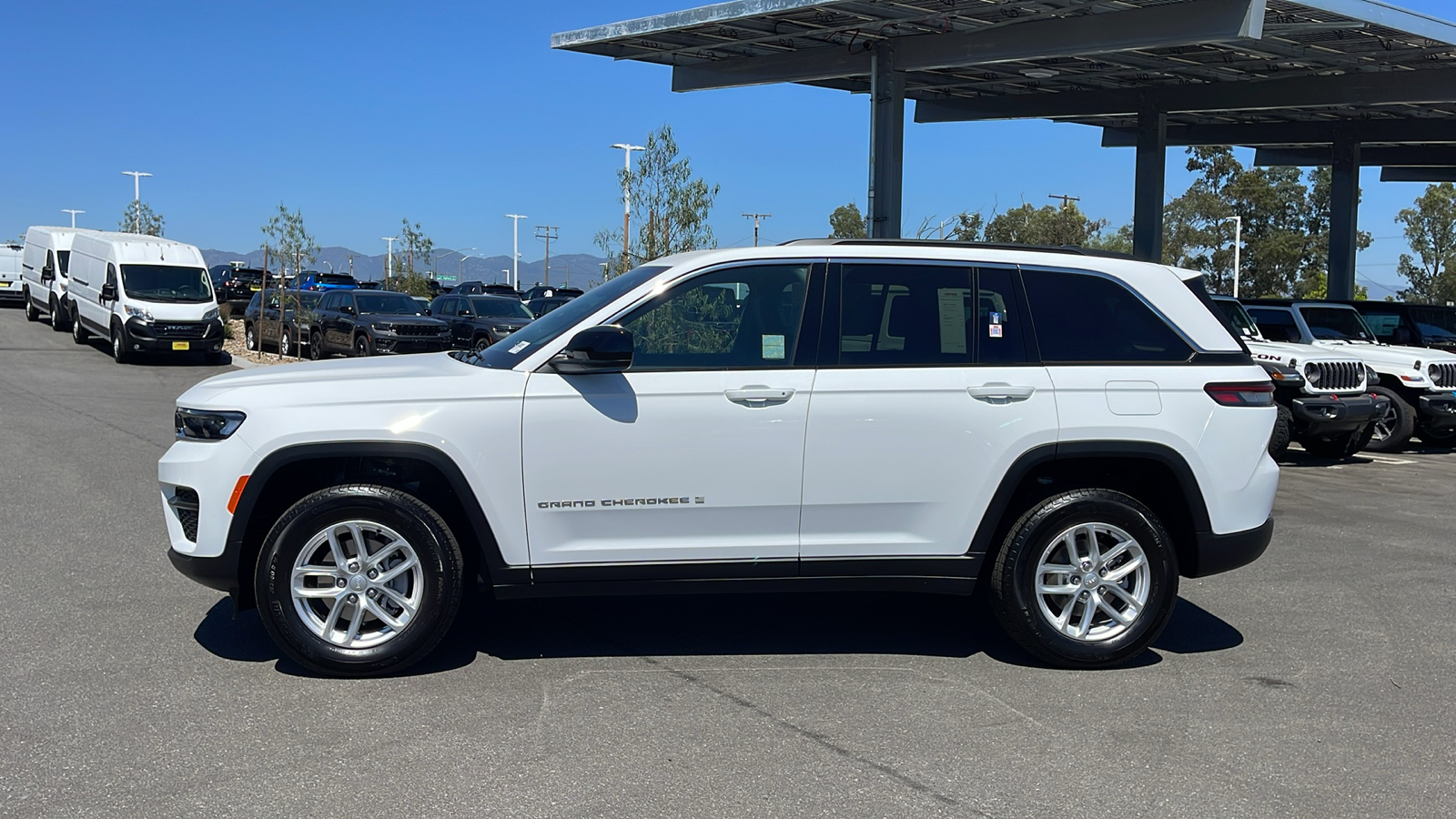 2024 Jeep Grand Cherokee Laredo X 2