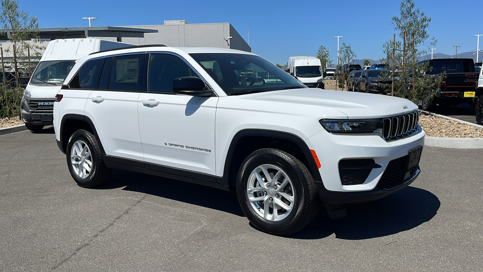 2024 Jeep Grand Cherokee Laredo X 7