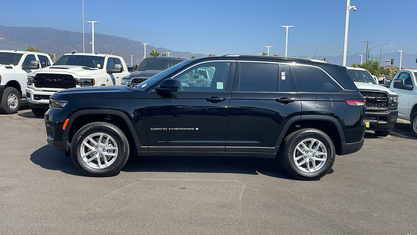 2024 Jeep Grand Cherokee Laredo X 2