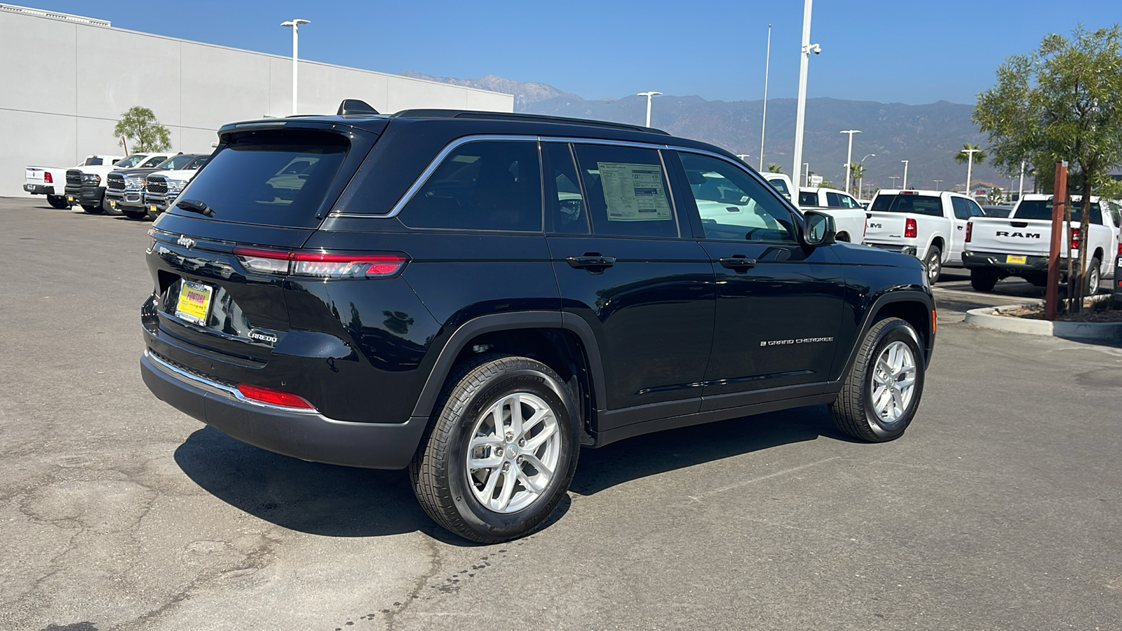 2024 Jeep Grand Cherokee Laredo X 5