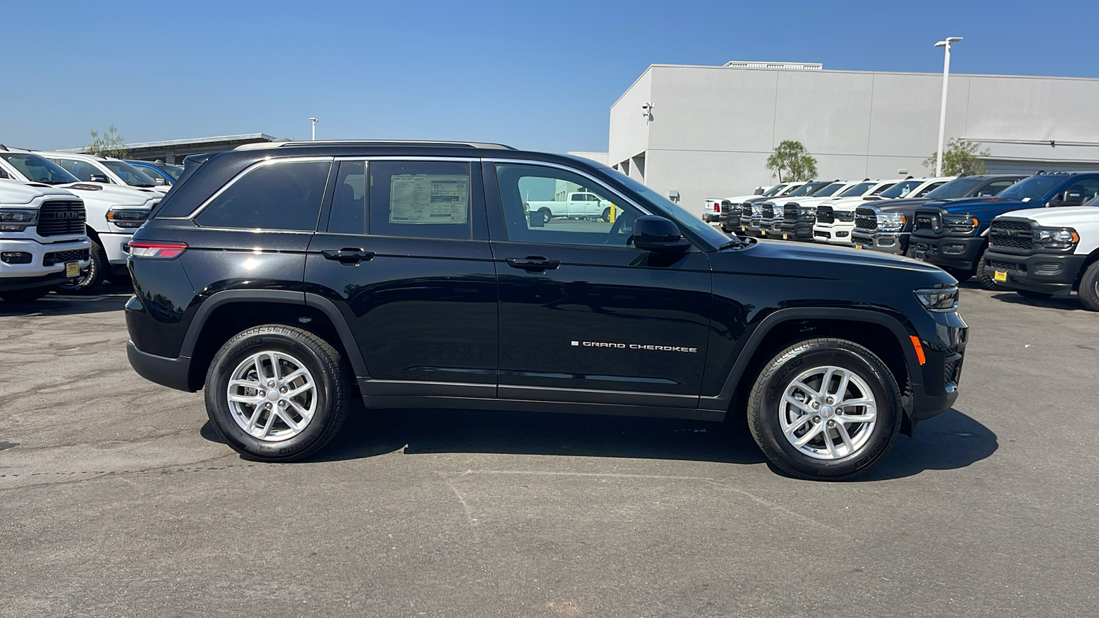 2024 Jeep Grand Cherokee Laredo X 6