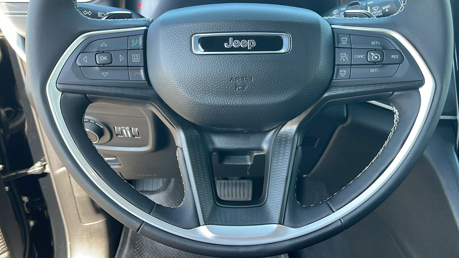 2024 Jeep Grand Cherokee Laredo X 22