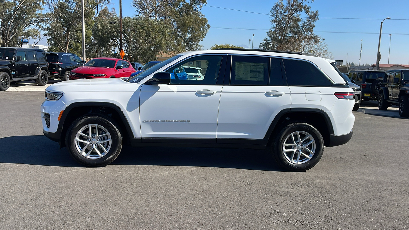 2024 Jeep Grand Cherokee Laredo X 2