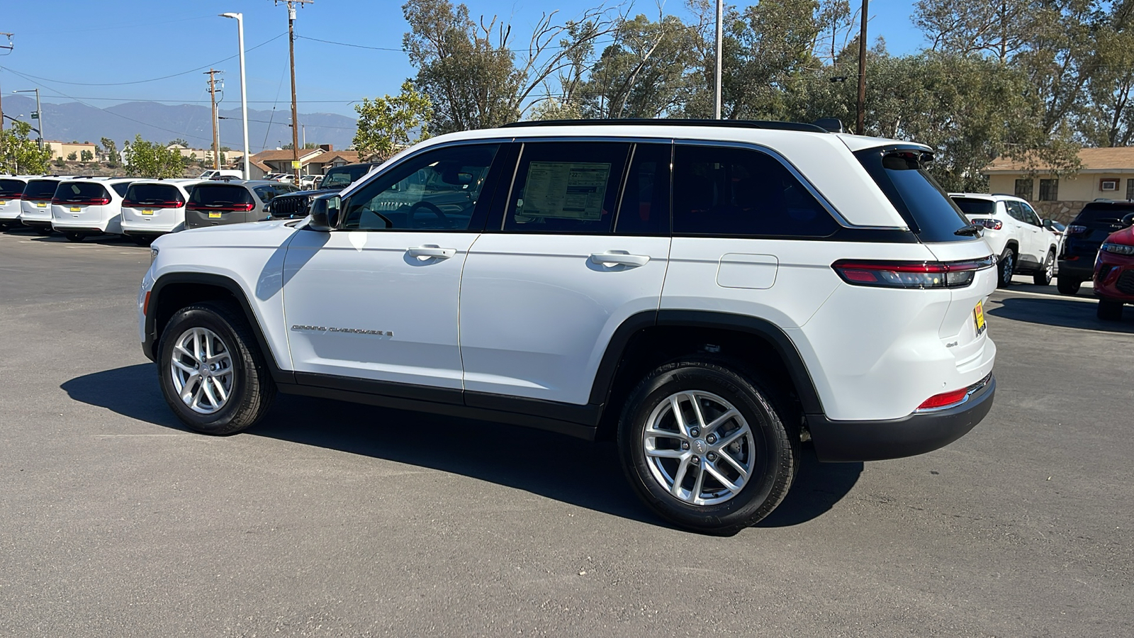 2024 Jeep Grand Cherokee Laredo X 3