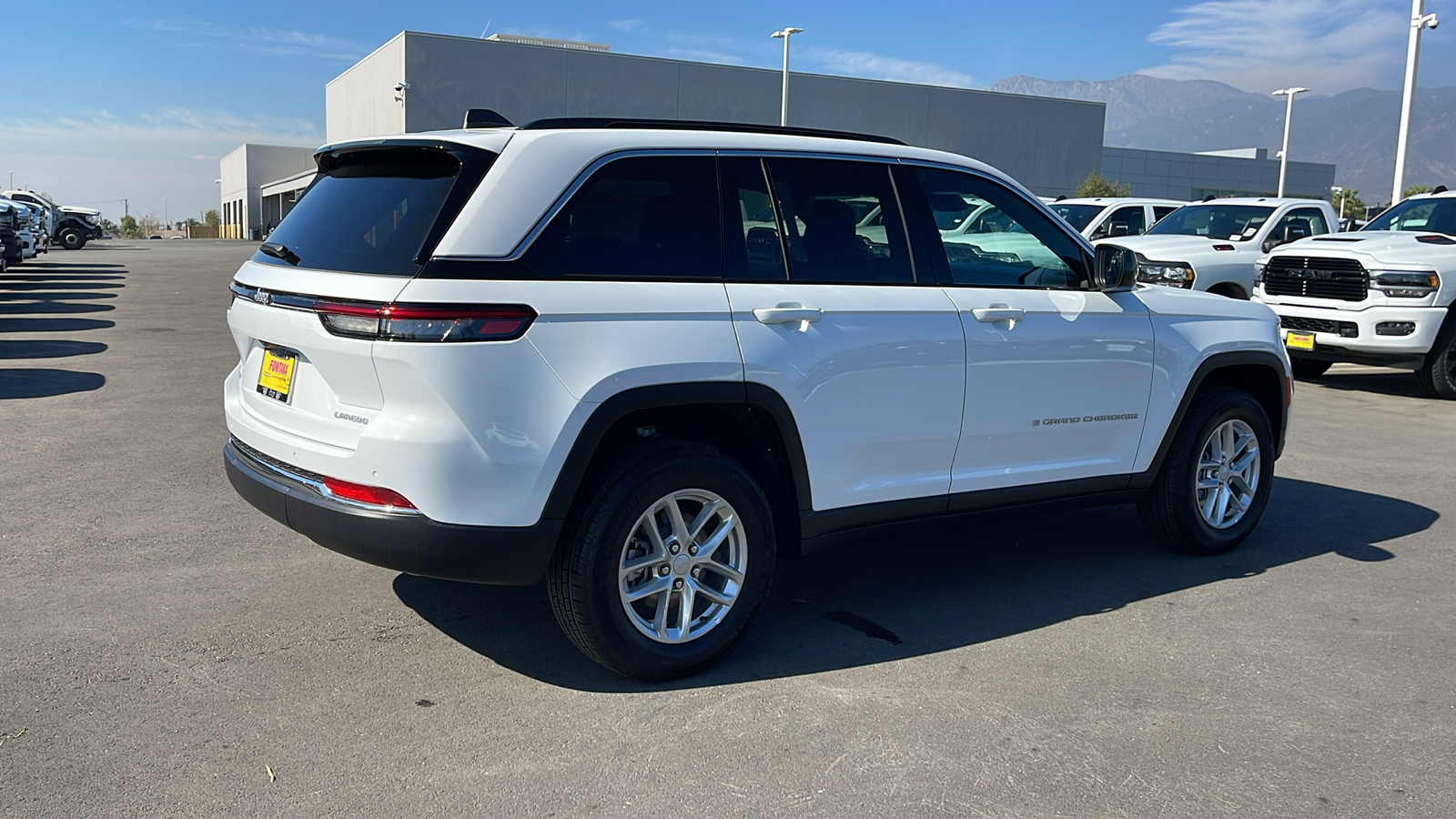 2024 Jeep Grand Cherokee Laredo X 5