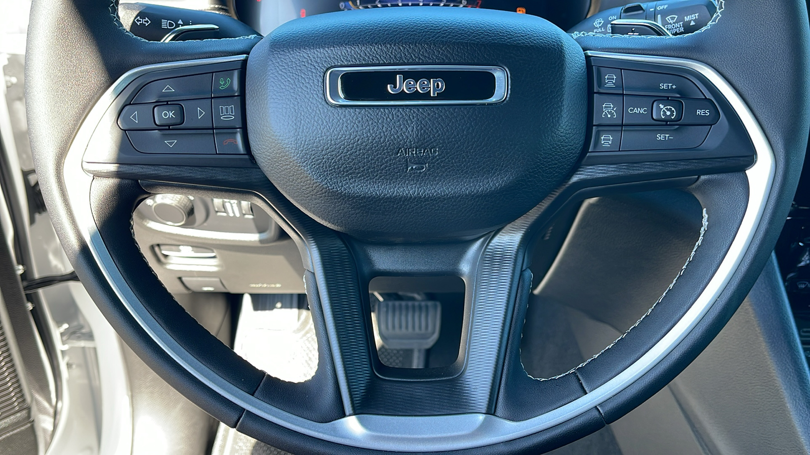 2024 Jeep Grand Cherokee Laredo X 22