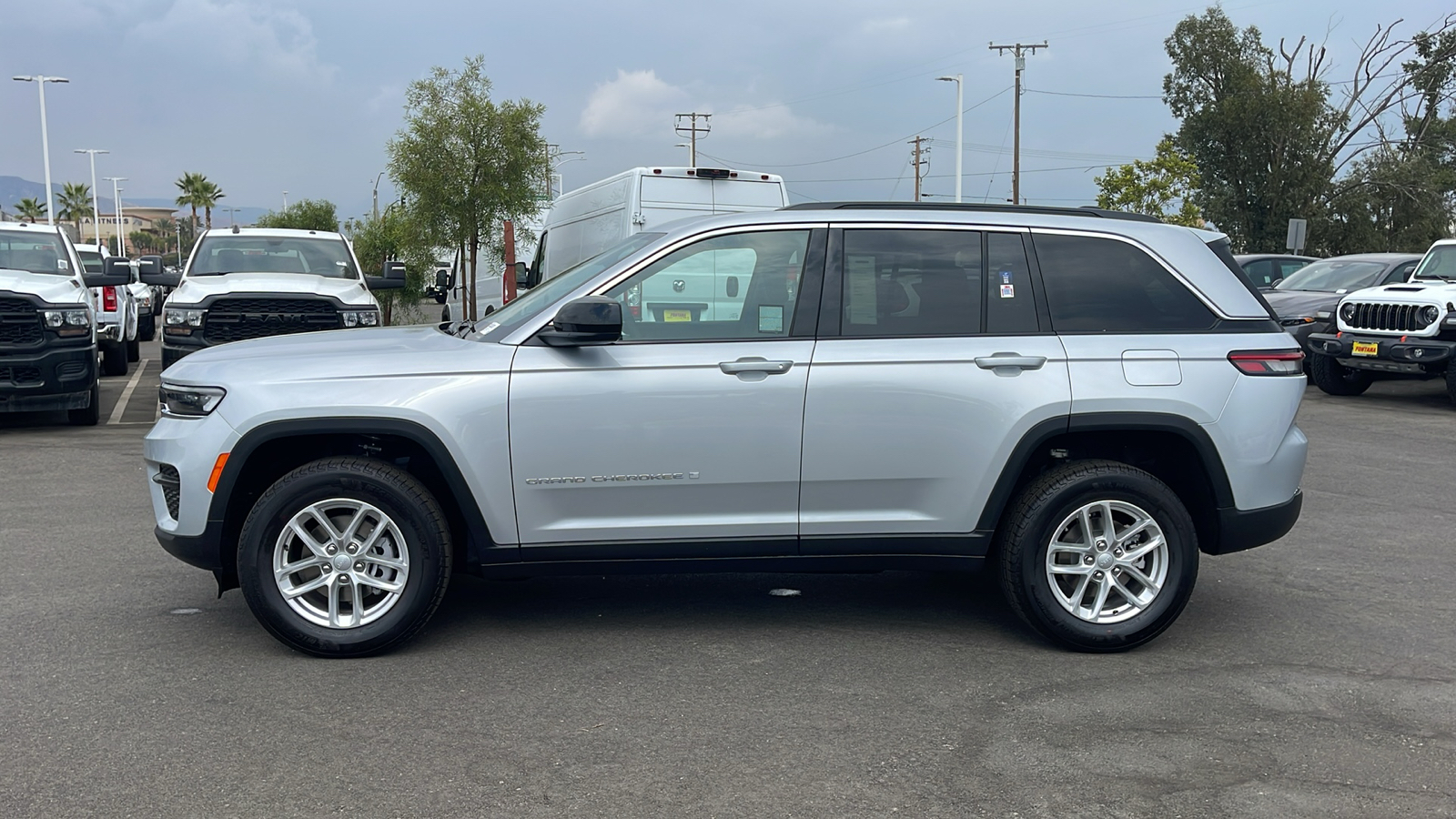 2024 Jeep Grand Cherokee Laredo X 2