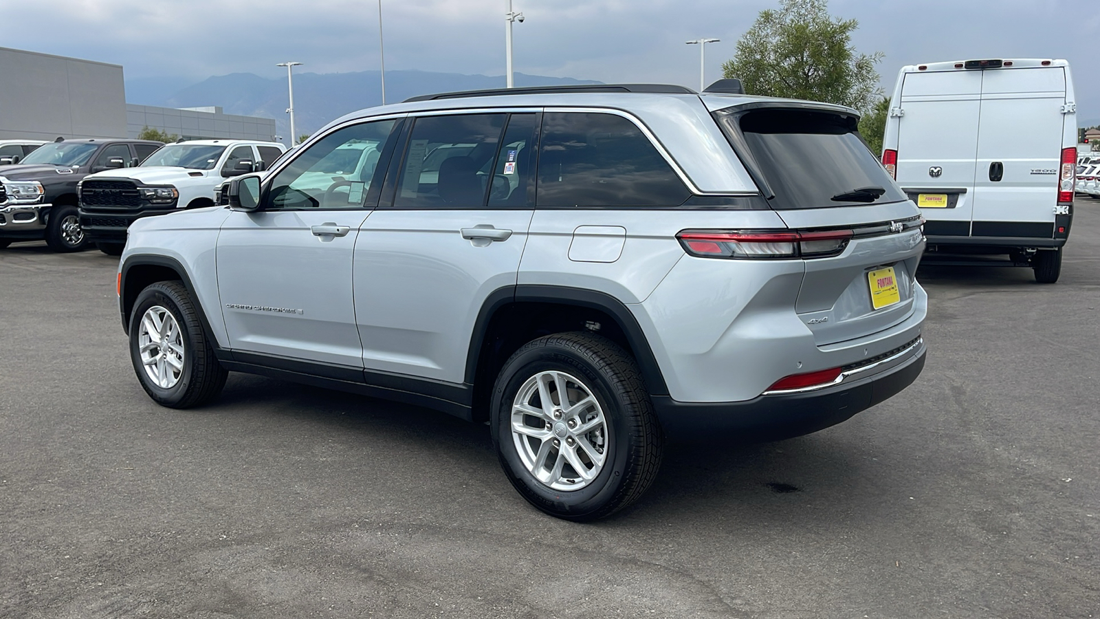 2024 Jeep Grand Cherokee Laredo X 3