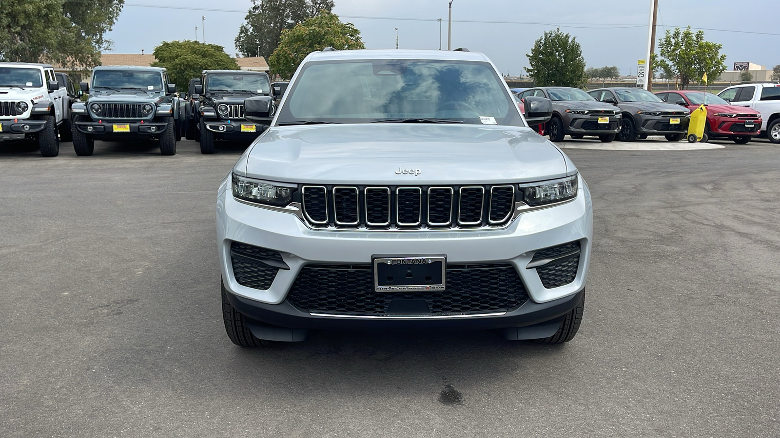 2024 Jeep Grand Cherokee Laredo X 8