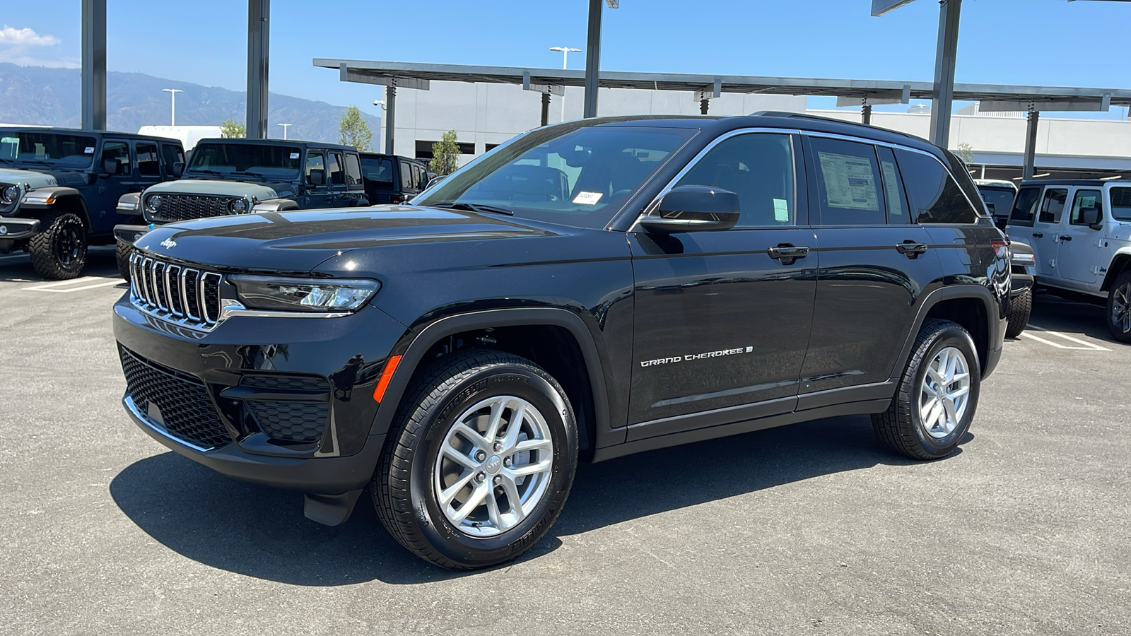 2024 Jeep Grand Cherokee Laredo X 1