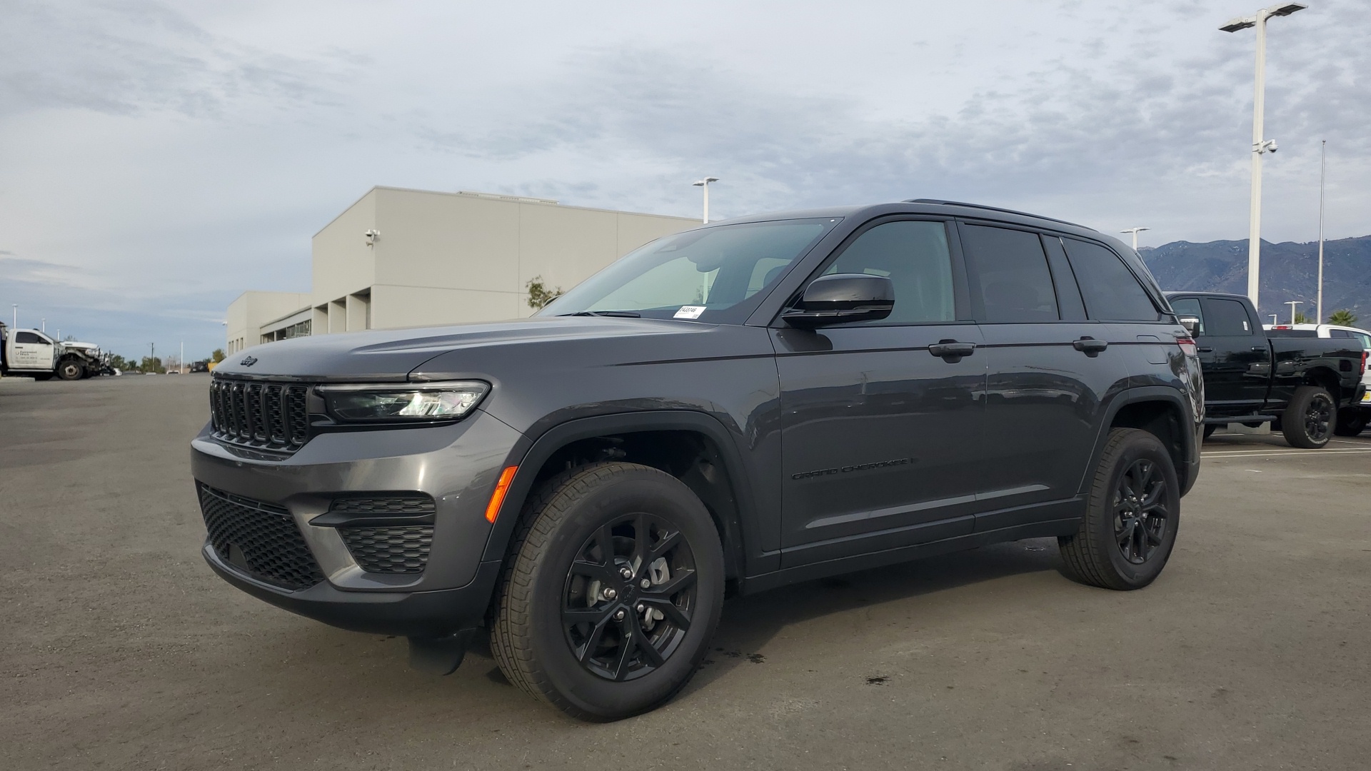 2024 Jeep Grand Cherokee Altitude 1