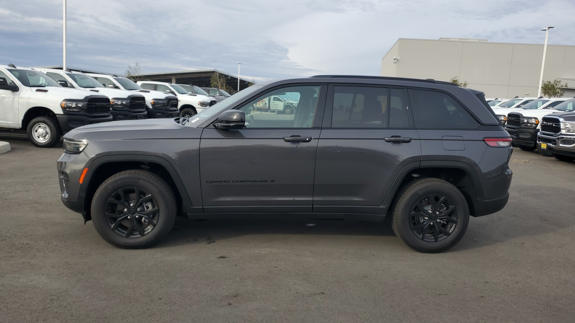 2024 Jeep Grand Cherokee Altitude 2