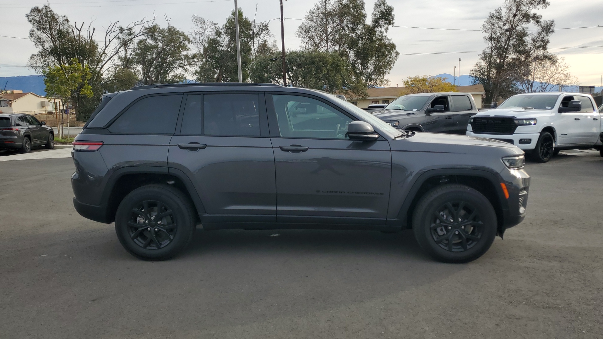 2024 Jeep Grand Cherokee Altitude 6