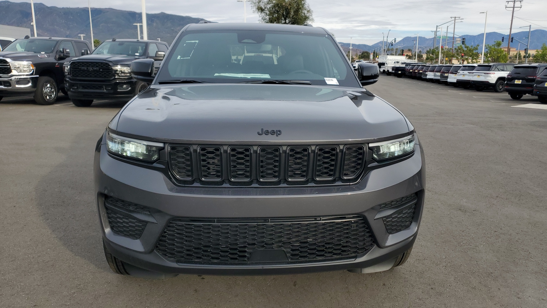 2024 Jeep Grand Cherokee Altitude 8