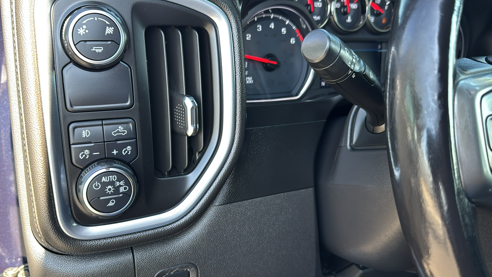 2019 Chevrolet Silverado 1500 LTZ 23