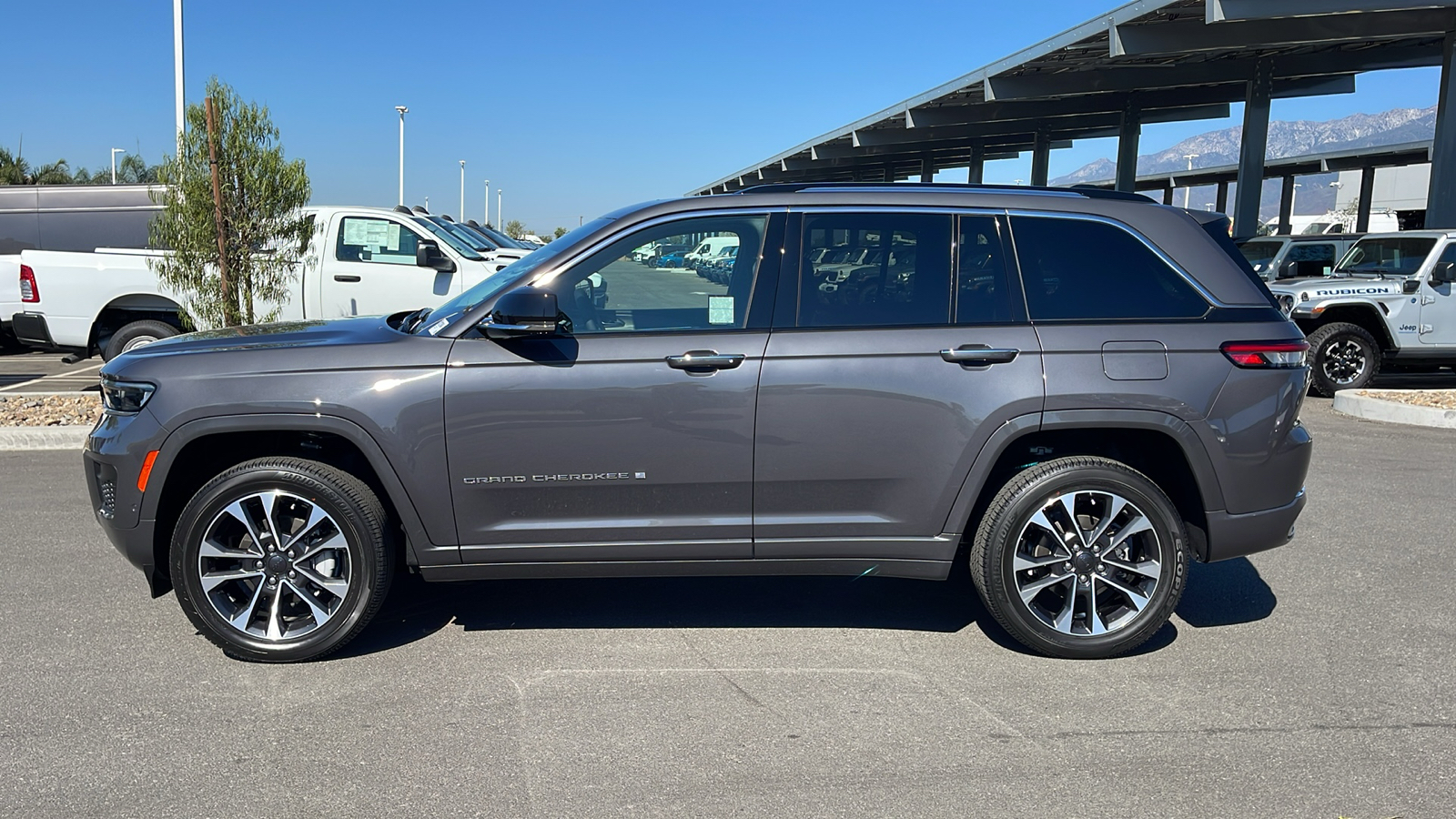 2024 Jeep Grand Cherokee Overland 2