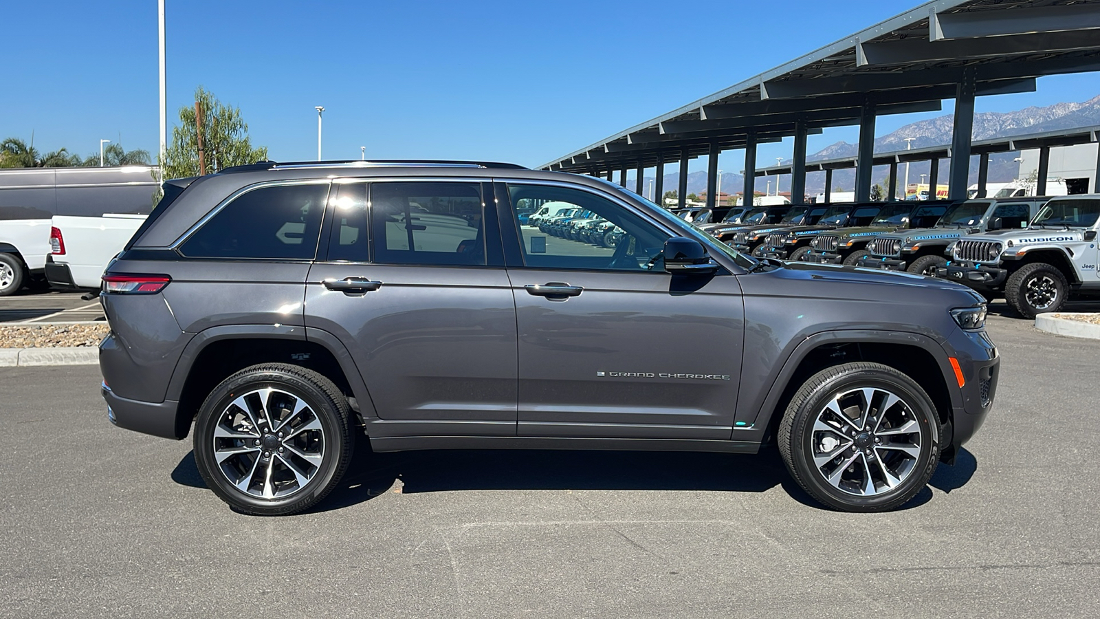 2024 Jeep Grand Cherokee Overland 6