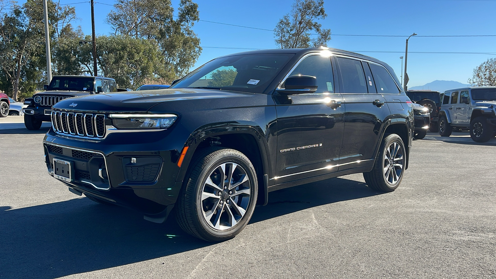 2025 Jeep Grand Cherokee Overland 1