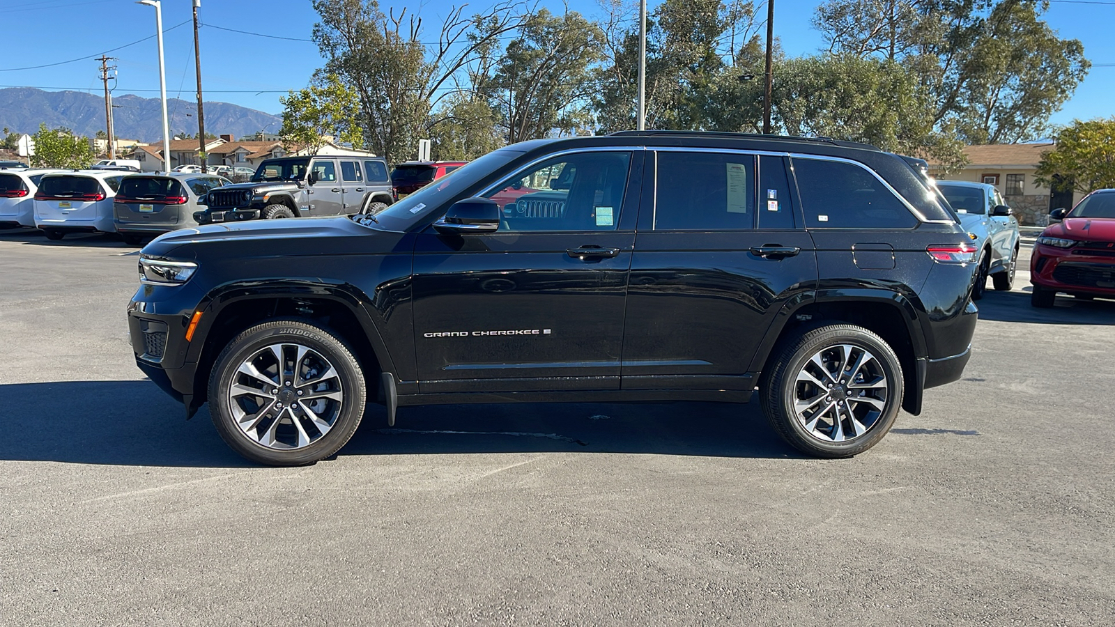 2025 Jeep Grand Cherokee Overland 2