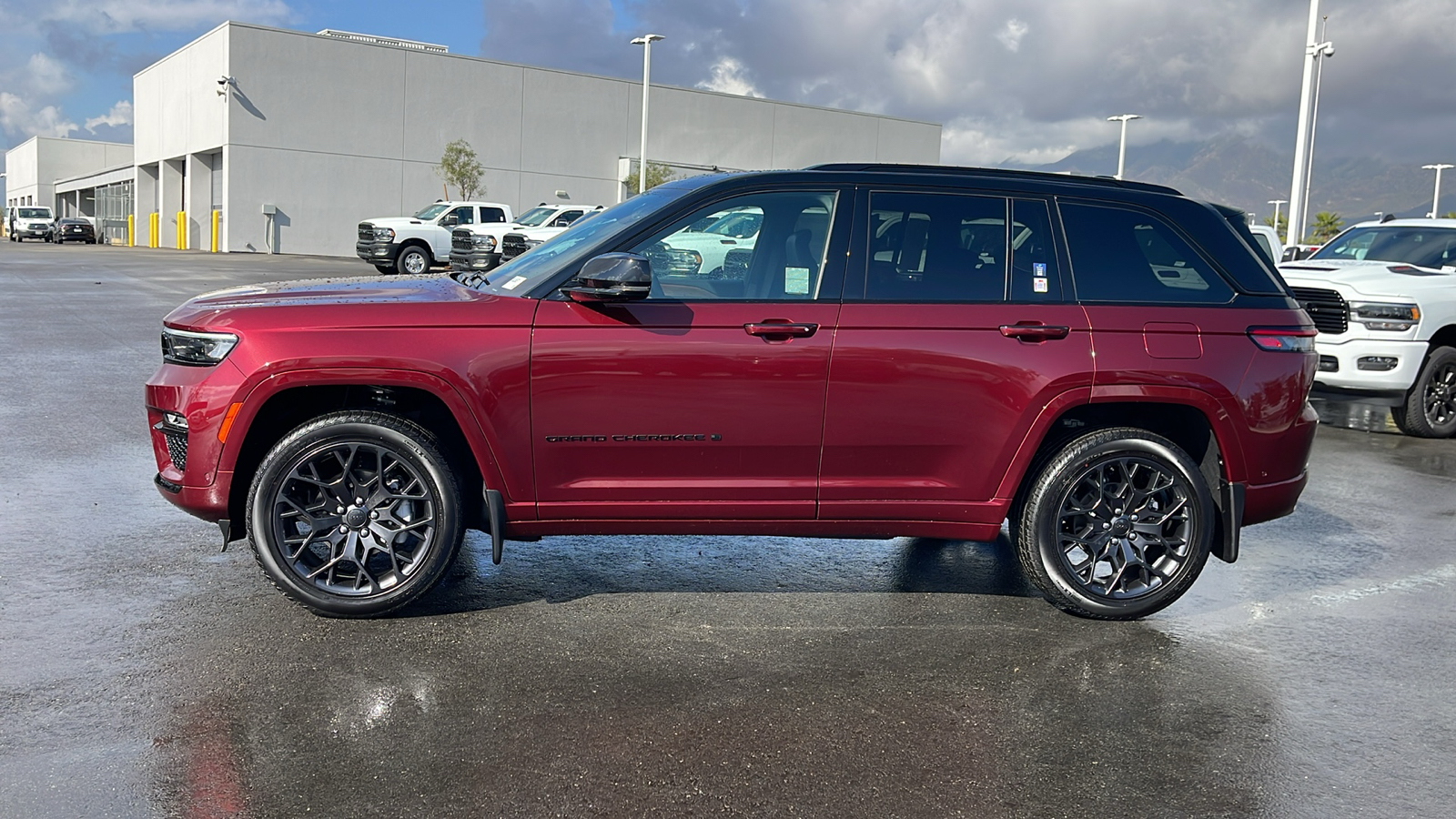 2025 Jeep Grand Cherokee Summit 2