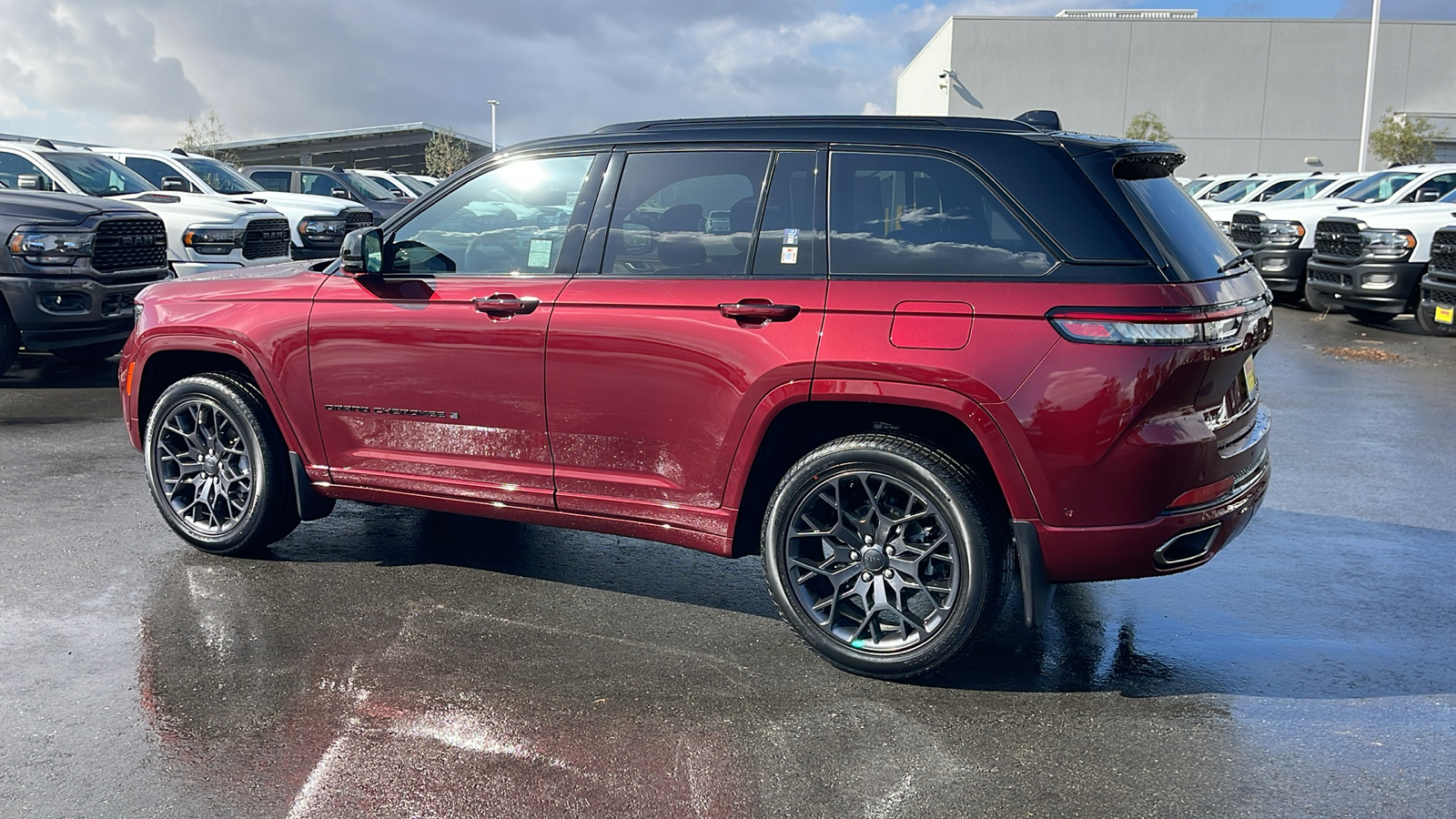 2025 Jeep Grand Cherokee Summit 3