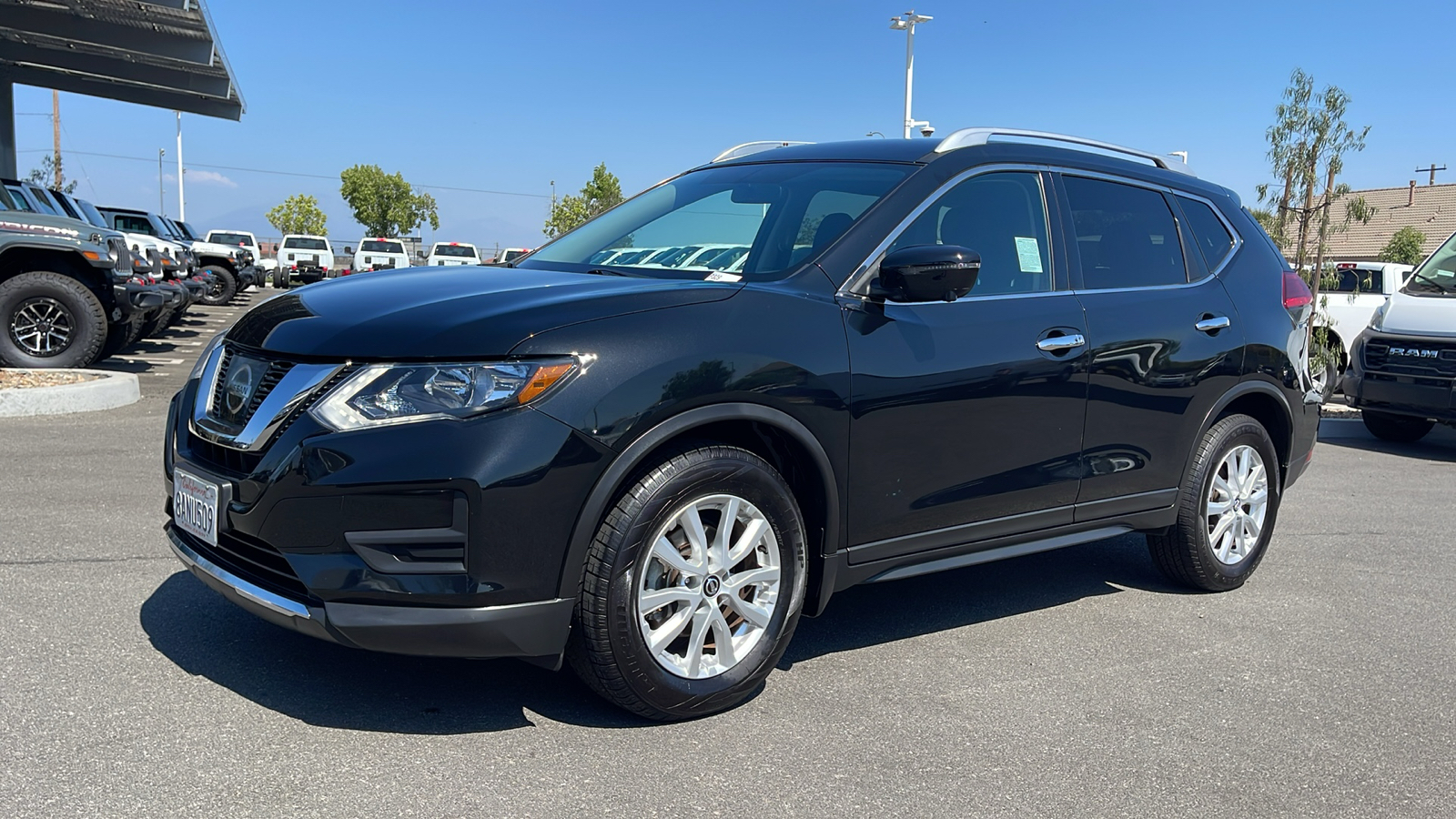 2017 Nissan Rogue SV 1