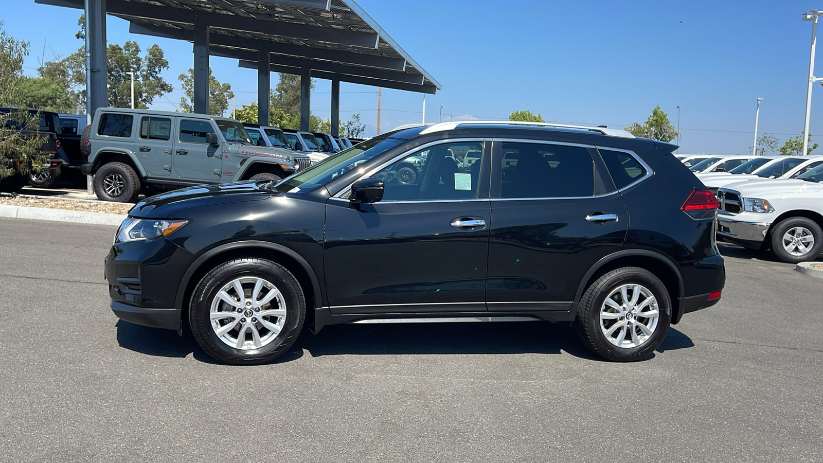 2017 Nissan Rogue SV 2