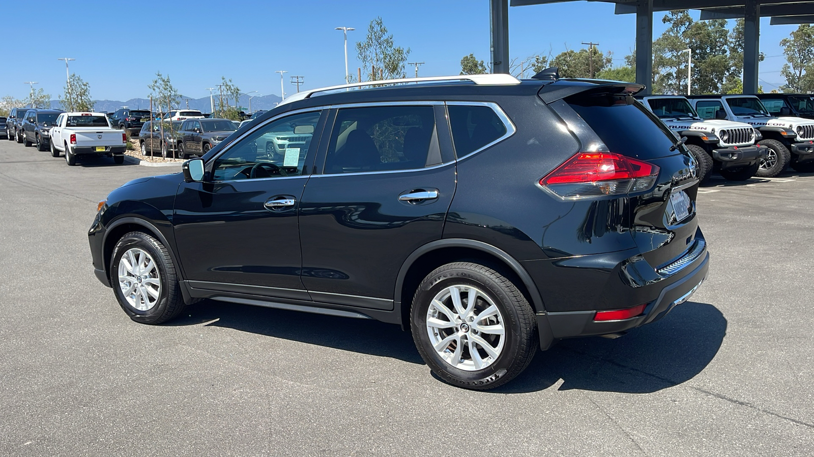 2017 Nissan Rogue SV 3